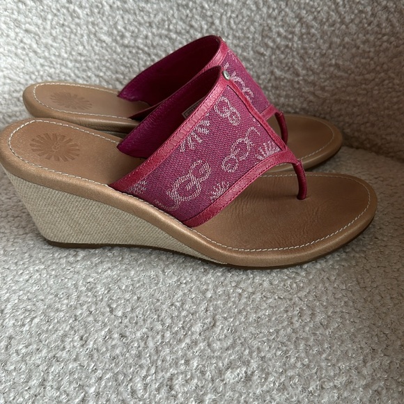 Ugg fuchsia leather sandals - size 10 - Picture 3 of 8